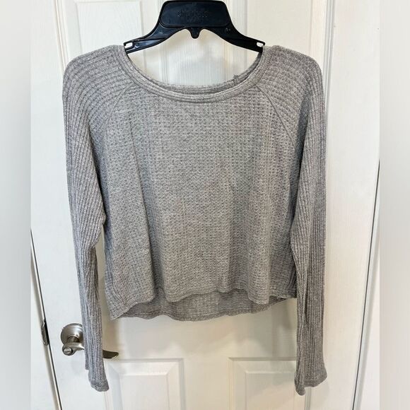 Me to We Grey Crop Long Sleeve - Picture 7 of 8